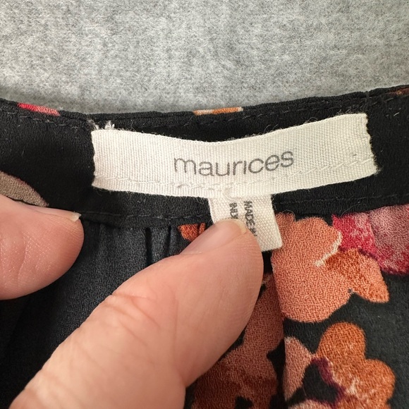 MAURICES Womens Plus Size XXL Black Floral Flutter Sleeve V Neck Top Shirt - Picture 9 of 10